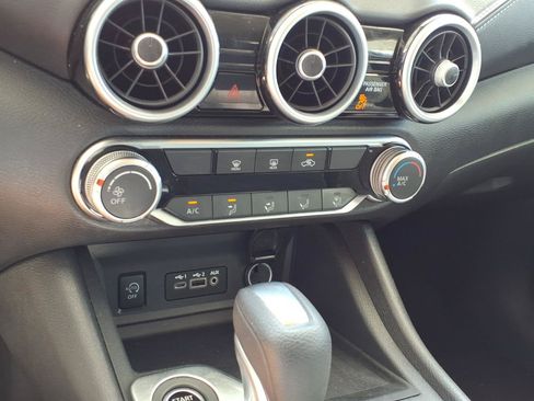 Used 2025 Nissan Sentra SV FWD image 10