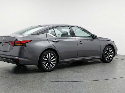 Used 2025 Nissan Altima 2.5 SV image 9