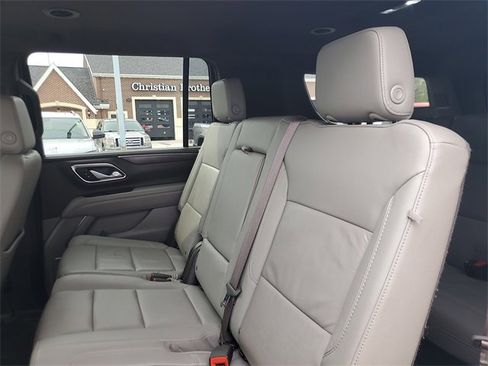 Used 2022 Chevrolet Suburban Z71 image 10