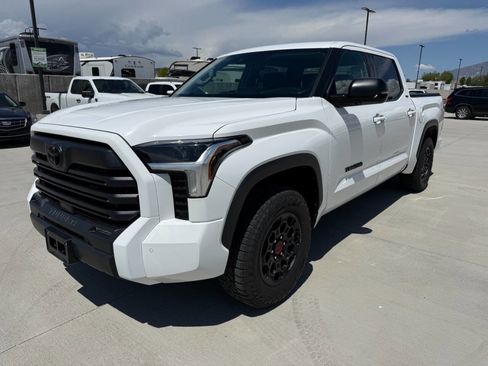 Used 2023 Toyota Tundra SR5 w/ SR5 Premium Package AWD/4WD image 7