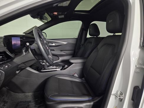 Used 2025 Buick Envista Sport Touring w/ Convenience I Package FWD image 11