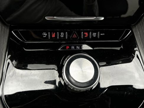 Used 2024 Jeep Wagoneer L Series II RWD image 22