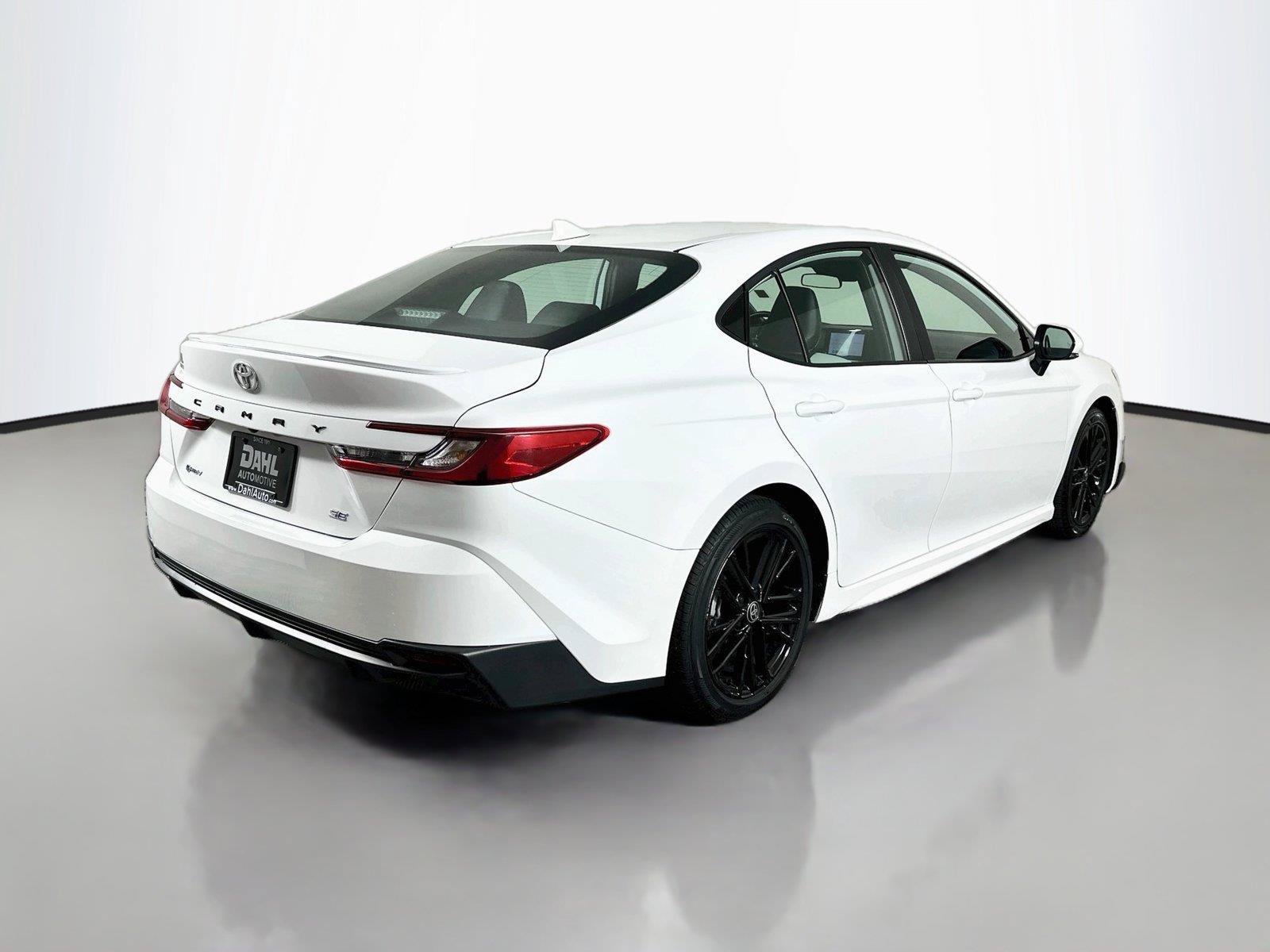 Used 2025 Toyota Camry SE FWD image 13