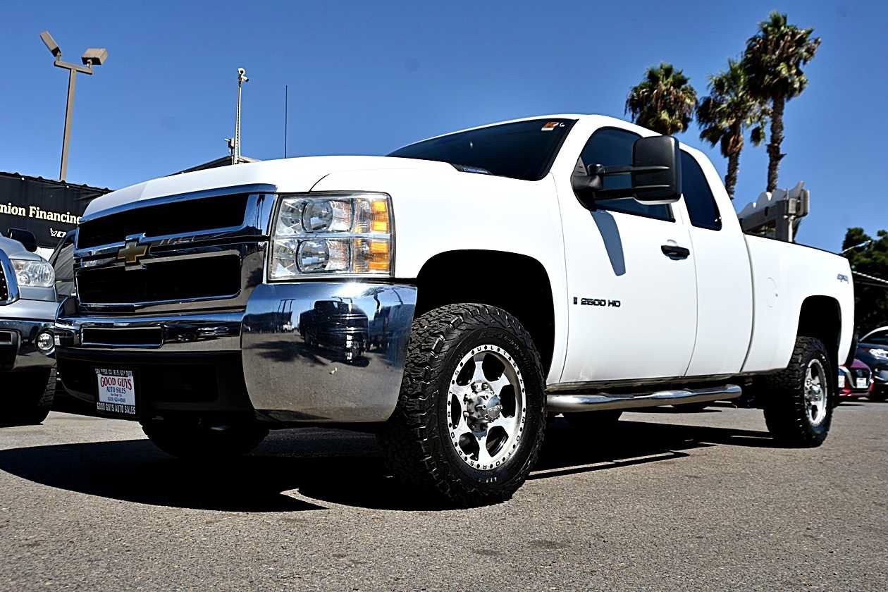 Used 2007 Chevrolet Silverado 2500 LT AWD/4WD image 1