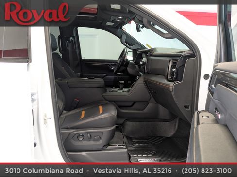 Used 2024 GMC Sierra 1500 AT4 w/ Technology Package AWD/4WD image 8