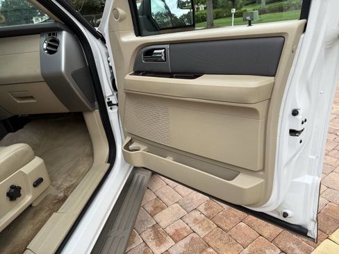 Used 2013 Ford Expedition XLT RWD image 21