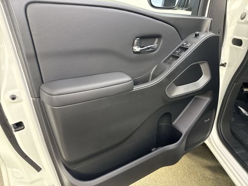 Used 2024 Nissan Frontier SL w/ Technology Package AWD/4WD image 21