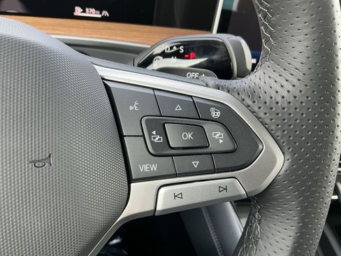 New 2026 Volkswagen Tiguan SEL R-Line AWD/4WD image 16