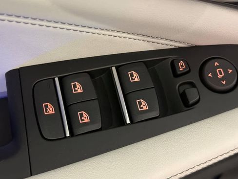 Used 2024 BMW X5 xDrive50e image 13