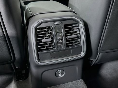 New 2026 Porsche Macan GTS image 27