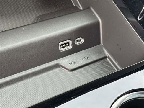 New 2026 Chevrolet Suburban LT image 26