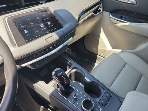 Used 2021 Cadillac XT4 Premium Luxury w/ Enhanced Visibility Package FWD image 28