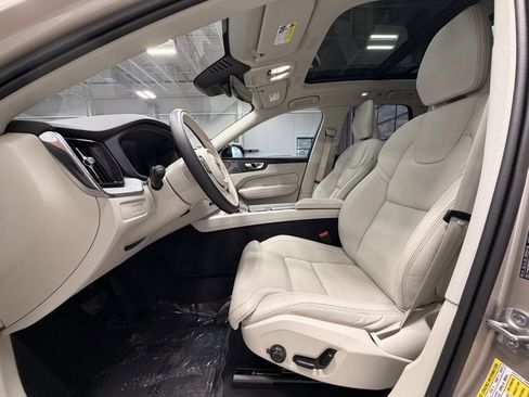 Used 2024 Volvo XC60 T8 Ultimate image 24