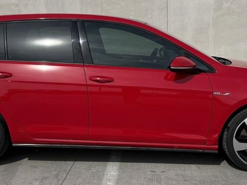 Used 2019 Volkswagen Golf 4-Door image 3