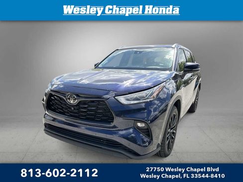 Used 2022 Toyota Highlander Limited FWD image 1