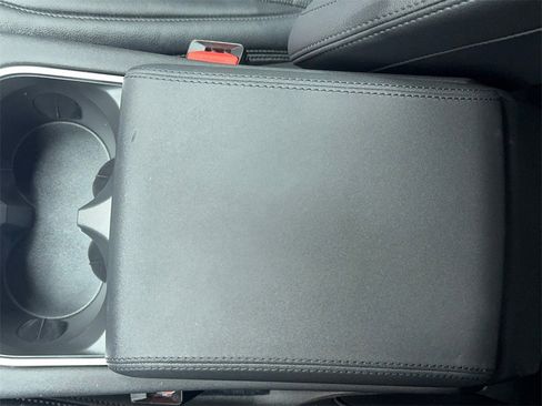 Used 2023 Land Rover Discovery Sport SE image 35