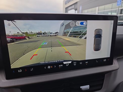 Used 2025 Ford Explorer Active w/ Active Comfort Package image 19