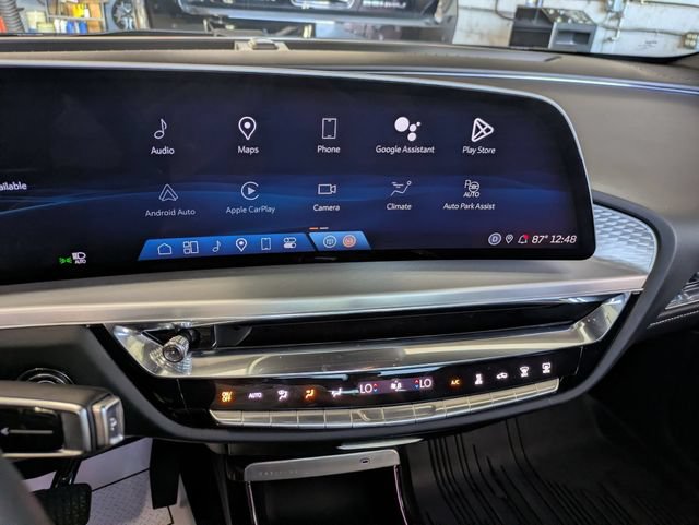 Used 2024 Cadillac Lyriq Luxury w/ LPO, Floor Liner Package AWD/4WD image 20