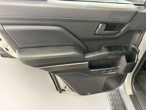 Used 2025 Toyota 4Runner SR5 AWD/4WD image 27
