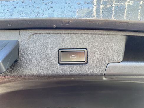 Used 2021 Volkswagen Atlas Cross Sport SEL image 28