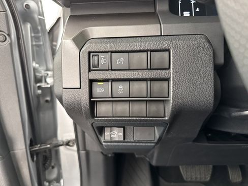 Certified 2025 Toyota Tacoma SR5 image 34