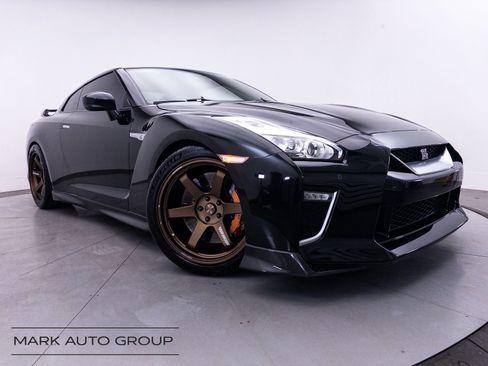 Used 2020 Nissan GT-R Premium w/ Premium Interior Package AWD/4WD image 1