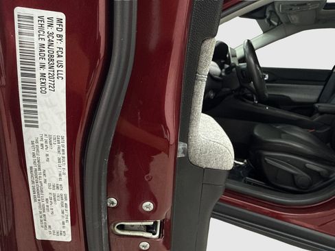 Used 2022 Jeep Compass Latitude w/ Sun and Sound Group AWD/4WD image 53