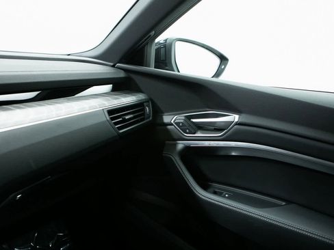 Used 2022 Audi e-tron Premium image 25
