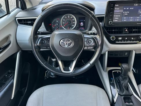 Used 2022 Toyota Corolla Cross LE image 17