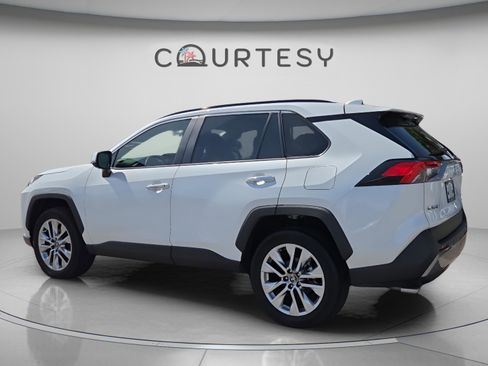Certified 2025 Toyota RAV4 Limited w/ Advanced Technology Package FWD image 3