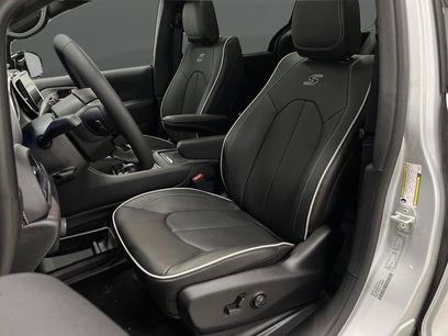 New 2026 Chrysler Pacifica Limited w/ S Appearance Package