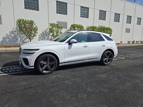 Used 2025 Genesis GV70 3.5T Sport w/ Sport Advanced Package image 2
