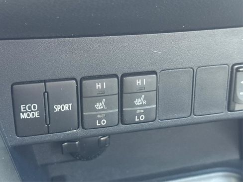 Used 2018 Toyota RAV4 Limited FWD image 25