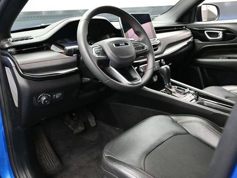 Used 2025 Jeep Compass Trailhawk image 21