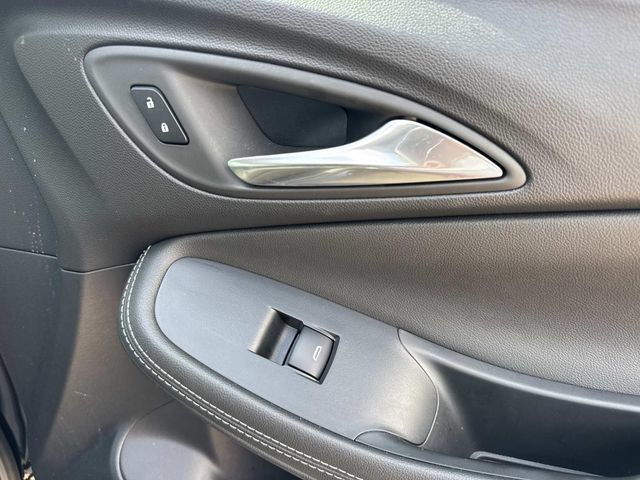 Used 2025 Buick Encore GX Preferred FWD image 19