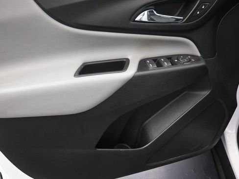 Used 2022 Chevrolet Equinox LS FWD image 12