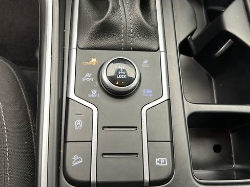 Used 2022 Kia Sorento LX AWD/4WD image 23