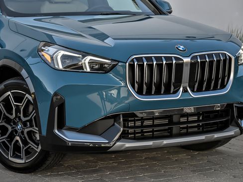 Used 2025 BMW X1 xDrive28i AWD/4WD image 2