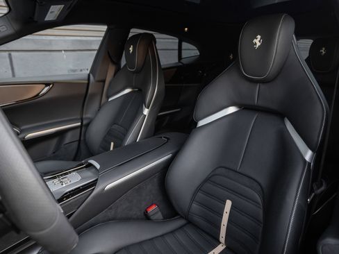 Used 2025 Ferrari Purosangue image 30