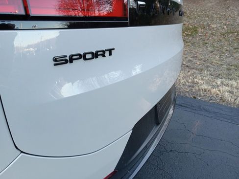 Used 2024 Land Rover Range Rover Sport SE image 8
