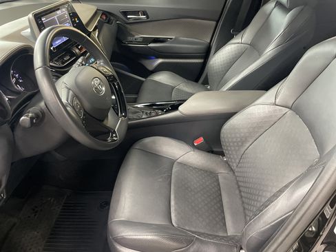 Used 2022 Toyota C-HR Limited FWD image 16