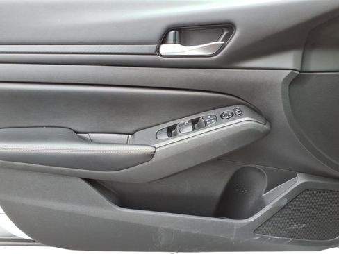 Used 2024 Nissan Altima 2.5 SV image 17