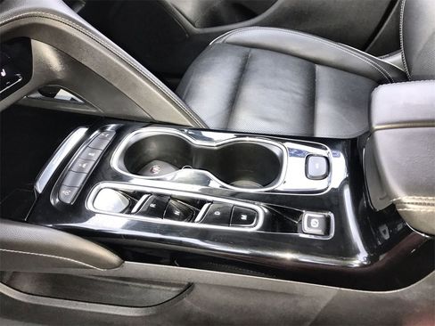 Used 2023 Buick Envision Essence image 20