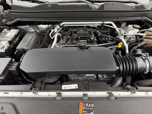 Used 2024 Chevrolet Colorado W/T image 13