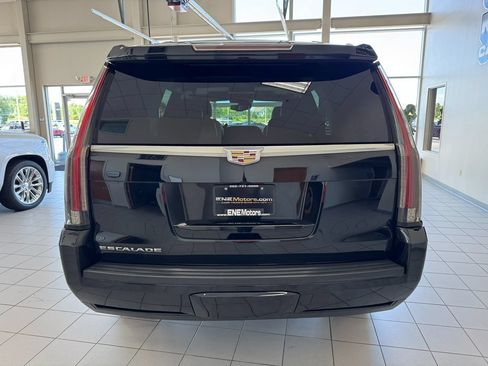 Used 2016 Cadillac Escalade Premium AWD/4WD image 4