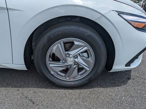 New 2026 Hyundai Elantra SE FWD image 10