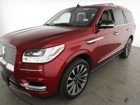 Used 2018 Lincoln Navigator Select w/ Technology Package image 9