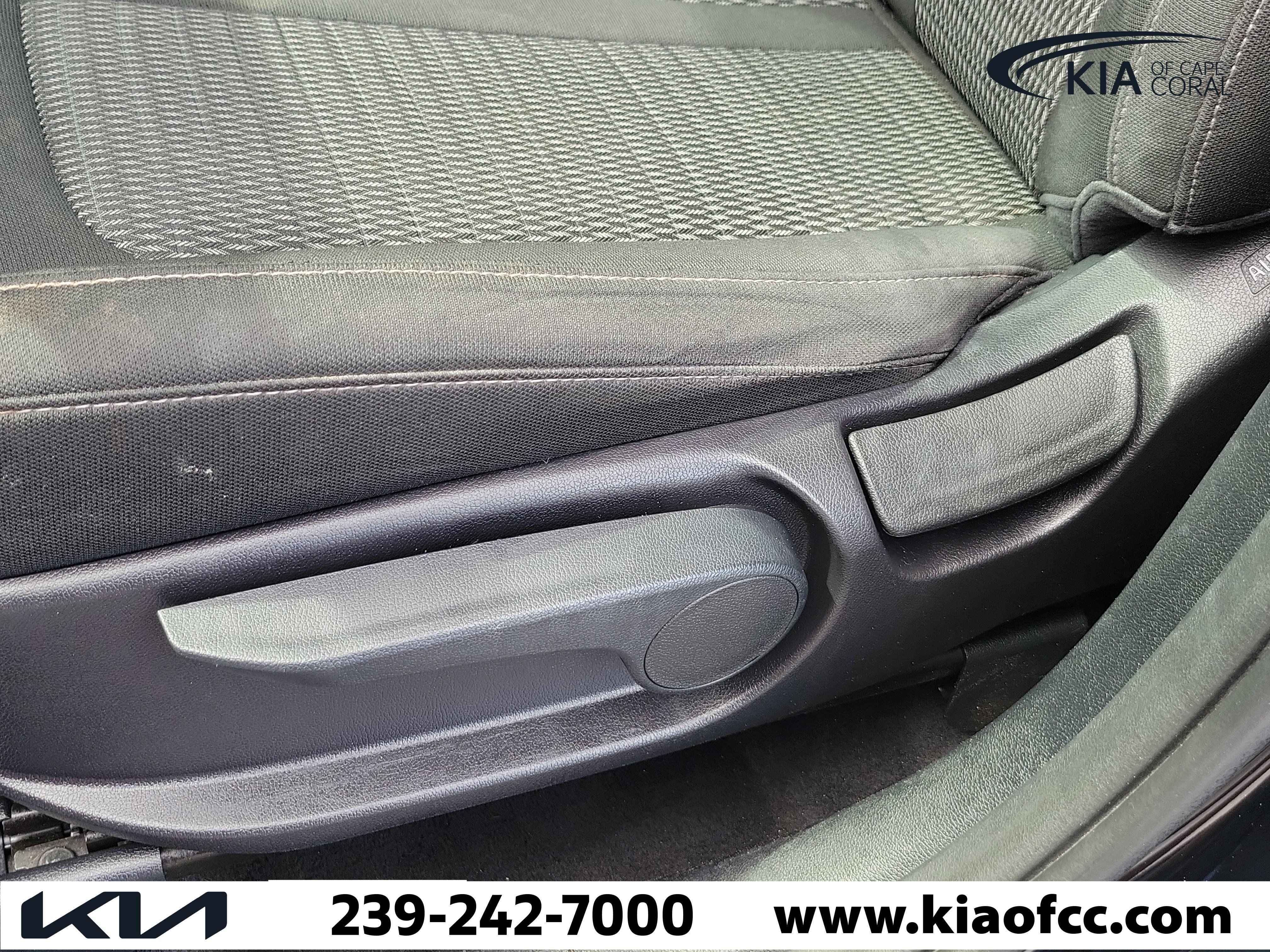 Used 2022 Kia Sorento LX FWD image 22