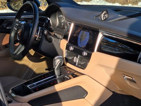 Used 2025 Porsche Macan image 39