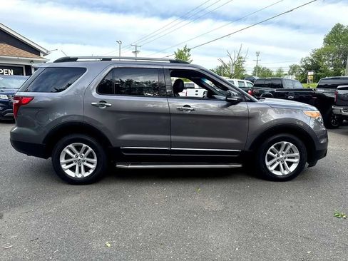 Used 2014 Ford Explorer XLT w/ Equipment Group 202A AWD/4WD image 9